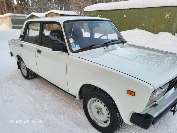 1997 Lada (ВАЗ) 2105, белый - вид 1
