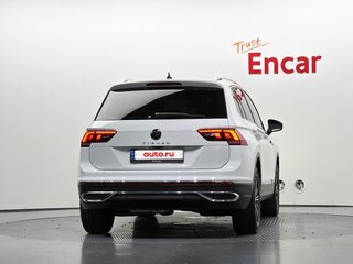 2023 Volkswagen Tiguan II Рестайлинг, белый, 3470000 рублей, вид 4