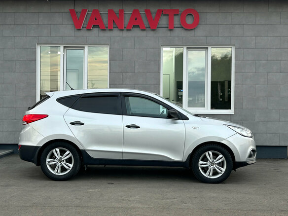 2011 Hyundai ix35 I, серебристый, 1275000 рублей - вид 4