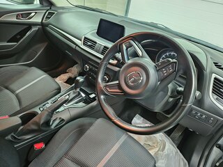 2018 Mazda Axela III Рестайлинг, серебристый, 1600000 рублей, вид 2