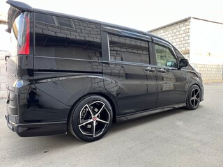 2017 Honda Stepwgn Spada V Рестайлинг, чёрный, 2300000 рублей, вид 4