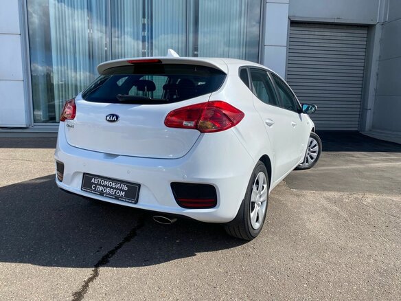 2018 Kia Ceed II Рестайлинг, белый - вид 4
