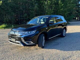 2019 Mitsubishi Outlander PHEV III Рестайлинг 3, чёрный, 2700000 рублей, вид 2