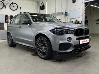 2017 BMW X5 40d III (F15), серый, 5000000 рублей, вид 4