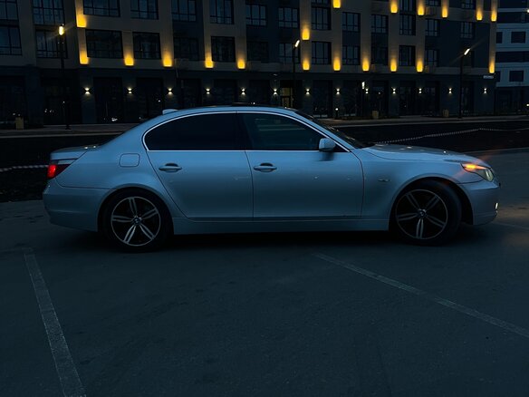 2004 BMW 5 серии 530i V (E60/E61), белый, 1229999 рублей - вид 4