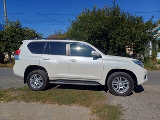 2012 Toyota Land Cruiser Prado 150 Series, белый, 3200000 рублей, вид 3