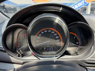 2023 Toyota Yaris L X XP150 Рестайлинг, красный, 1200290 рублей, вид 3