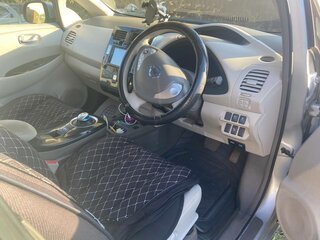 2011 Nissan Leaf I (ZE0/AZE0), серебристый, 650000 рублей, вид 4