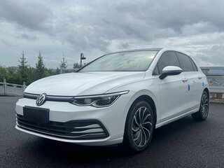 2021 Volkswagen Golf VIII, белый, 1670036 рублей, вид 3