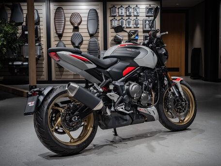 2026 Triumph Trident 800, серый, 1590000 рублей, вид 3