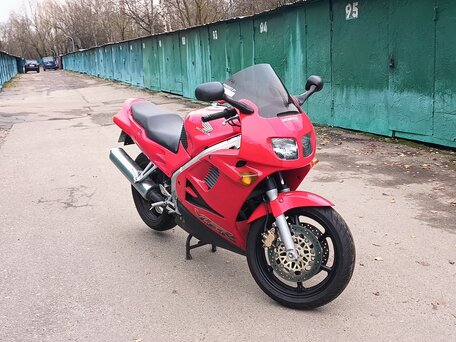 1997 Honda VFR 750, красный, 350000 рублей, вид 4
