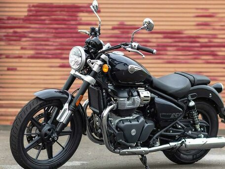 2026 Royal Enfield Super Meteor, чёрный, 764000 рублей, вид 1
