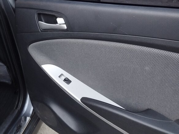 2012 Hyundai Solaris I, серый, 900000 рублей - вид 9
