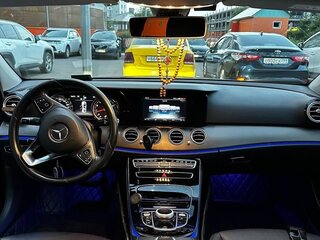 2017 Mercedes-Benz E-Класс 200 V (W213, S213, C238), чёрный, 3530000 рублей, вид 3
