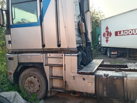1996 Renault Magnum, серебристый, 550000 рублей, вид 3