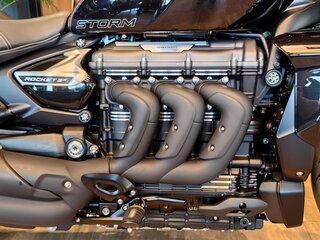 2025 Triumph Rocket 3, красный, 3650000 рублей, вид 3