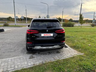 2019 BMW X5 40i IV (G05/G18), чёрный, 4050000 рублей, вид 4