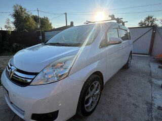 2014 Toyota ISis I Рестайлинг, белый, 1350000 рублей, вид 1