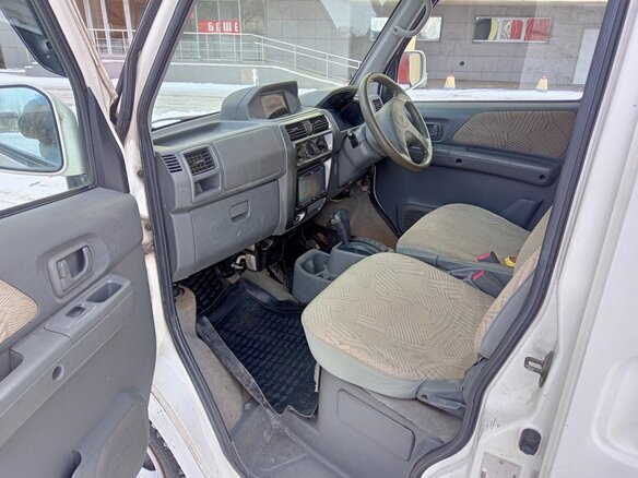 2001 Mitsubishi Town Box Wide I, белый - вид 7