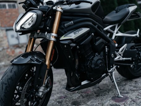 2021 Triumph Speed Triple, серый, 1200000 рублей, вид 3