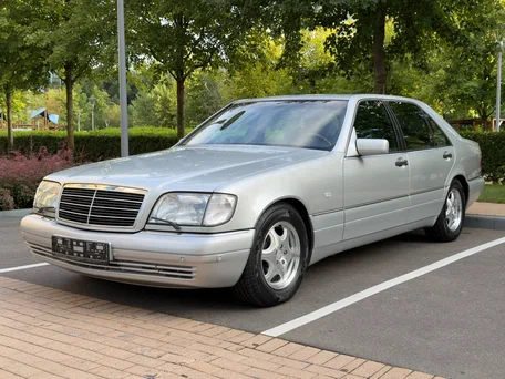 1997 Mercedes-Benz S-Класс 500 III (W140) Рестайлинг, серебристый, 12600000 рублей, вид 1