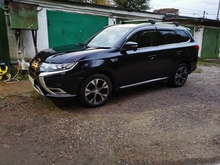 2019 Mitsubishi Outlander PHEV III Рестайлинг 3, чёрный, 3200000 рублей, вид 4