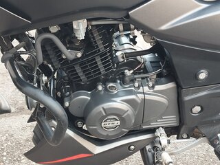 2021 Bajaj Pulsar 180, чёрный, 155000 рублей, вид 2