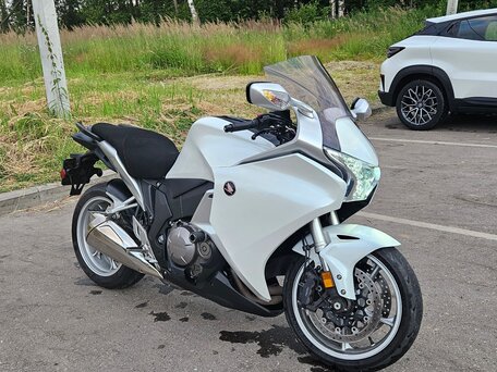 2010 Honda VFR 1200, белый, 650000 рублей, вид 1