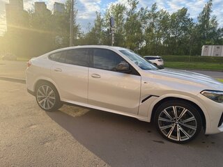 2019 BMW X6 M50i III (G06), белый, 6100000 рублей, вид 4