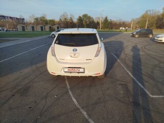 2013 Nissan Leaf (EM57) I (ZE0/AZE0), белый, 620000 рублей, вид 4