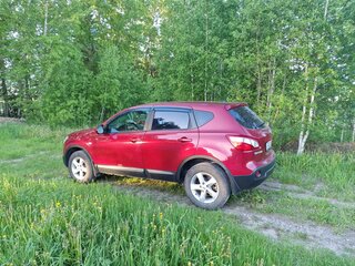 2010 Nissan Qashqai I Рестайлинг, красный, 999999 рублей, вид 4