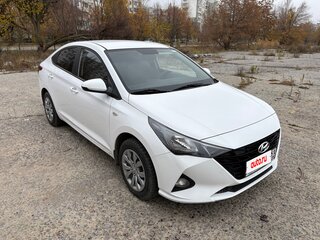 2021 Hyundai Solaris II Рестайлинг, белый, 1580000 рублей, вид 2