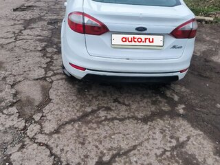2016 Ford Fiesta Mk6 Рестайлинг, белый, 700000 рублей, вид 5