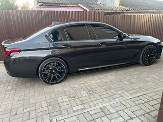 2021 BMW 5 серии 520d xDrive VII (G30/G31/G38) Рестайлинг, серый, 6200000 рублей, вид 3