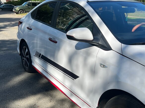 2019 Hyundai Solaris II, белый, 900000 рублей - вид 2