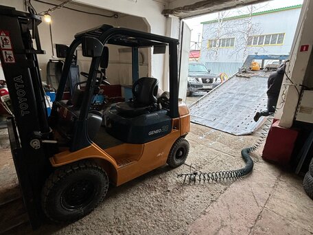 2004 Toyota 7F, 2500000 рублей, вид 1