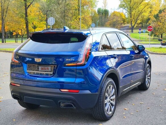 2019 Cadillac XT4 I, синий, 2450000 рублей - вид 4