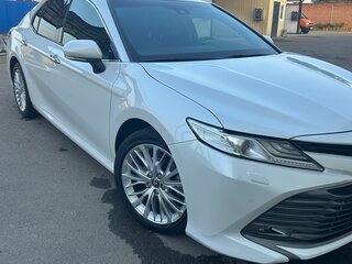 2020 Toyota Camry VIII (XV70), белый, 2999000 рублей, вид 3
