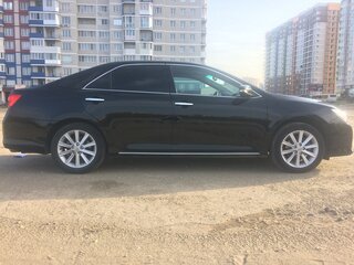 2013 Toyota Camry VII (XV50), чёрный, 1400000 рублей, вид 2