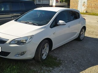 2011 Opel Astra J, белый, 650000 рублей, вид 2