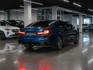 2018 BMW 5 серии 530d xDrive VII (G30/G31/G38), синий, 4370000 рублей, вид 4