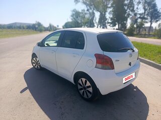 2009 Toyota Vitz II (XP90), белый, 450000 рублей, вид 5