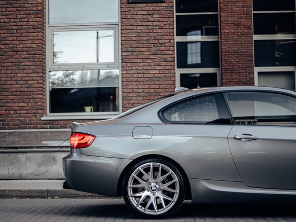 2010 BMW 3 серии 335xi V (E90/E91/E92/E93) Рестайлинг, серый, 2100000 рублей - вид 15