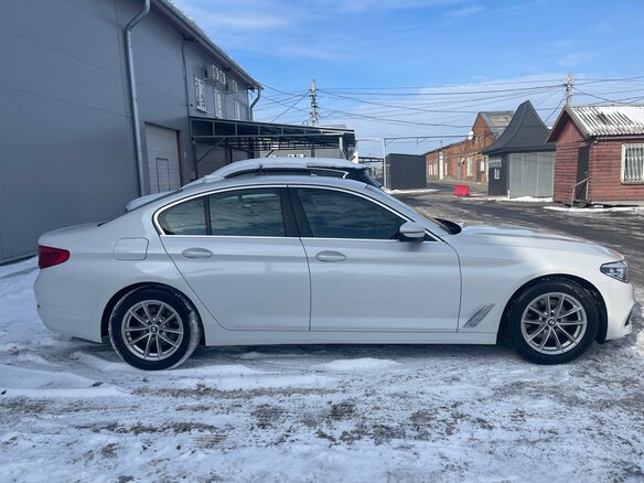2019 BMW 5 серии 520i VII (G30/G31/G38), белый, 3900000 рублей - вид 3