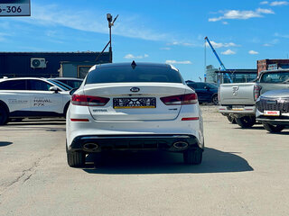 2020 Kia Optima IV Рестайлинг, белый, 1770000 рублей, вид 4