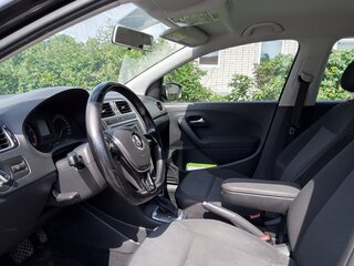 2017 Volkswagen Polo V Рестайлинг, чёрный, 1300000 рублей, вид 2