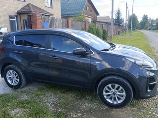 2020 Kia Sportage IV Рестайлинг, серый, 1800000 рублей, вид 2