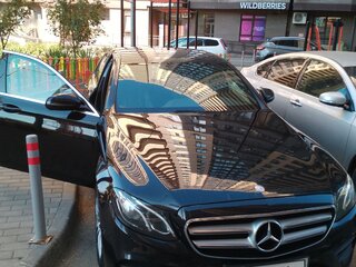 2017 Mercedes-Benz E-Класс 200 V (W213, S213, C238), чёрный, 2900000 рублей, вид 2