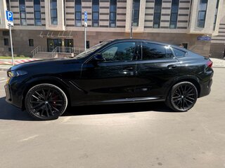 2023 BMW X6 40i III (G06) Рестайлинг, чёрный, 10700000 рублей, вид 2