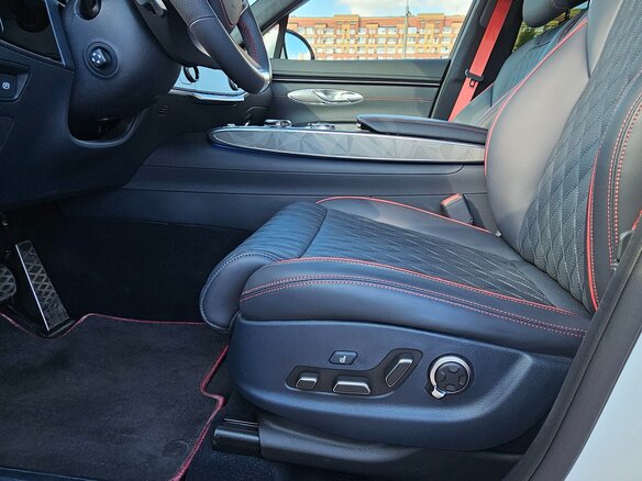2023 Genesis GV70 I, белый, 8500000 рублей - вид 17
